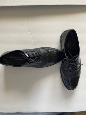 Women’s Ecco Black Patent & Textured Leather Oxford Flats